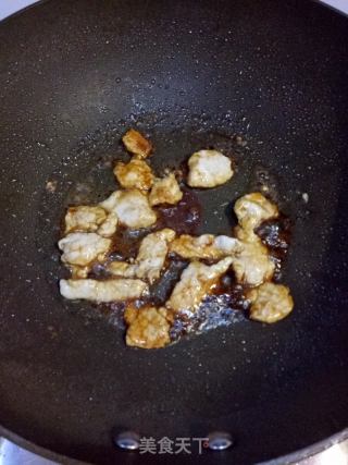 西葫芦炒木耳的做法步骤：3
