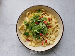 蒜泥拌豆腐皮的做法步骤：3