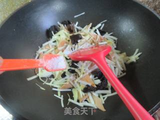 黑木耳豆腐干炒韭黄的做法步骤：7