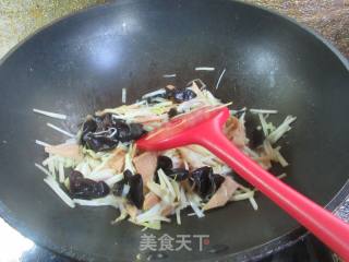 黑木耳豆腐干炒韭黄的做法步骤：8