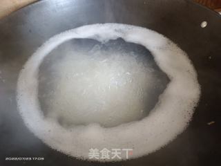 海鲜粥的做法步骤：1