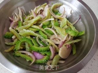 苦瓜凉拌洋葱的做法步骤：6