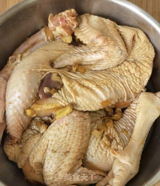 电饭锅焗鸡的做法步骤：2