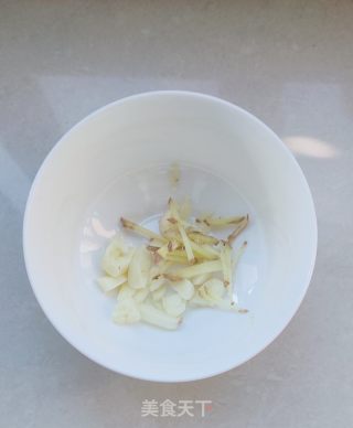 西红柿炒豆角的做法步骤：3