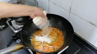 西红柿鸡蛋龙须面的做法步骤：5