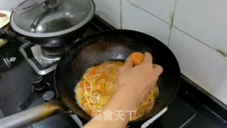 西红柿鸡蛋龙须面的做法步骤：6