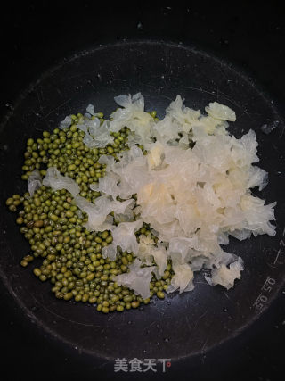 银耳百合绿豆的做法步骤：4