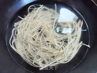 家常鸡丝凉面的做法步骤：4