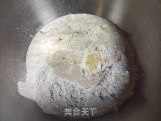 牛肉汉堡的做法步骤：1