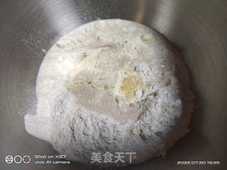 鸡肉汉堡的做法步骤：1