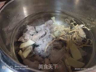 当归老鸡汤的做法步骤：2