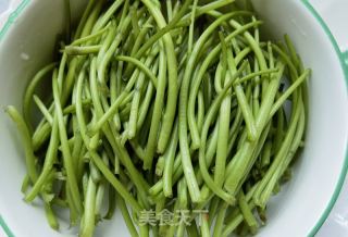 海米炒红薯梗儿的做法步骤：2