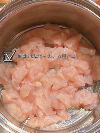 低脂低卡又好吃的洋葱炒鸡肉的做法步骤：1