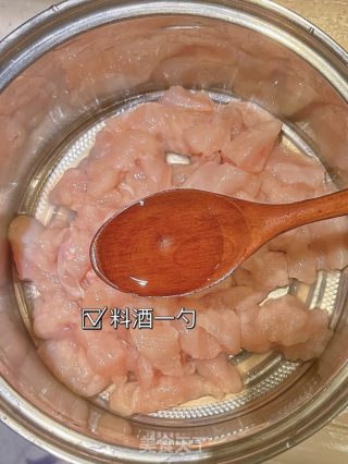 低脂低卡又好吃的洋葱炒鸡肉的做法步骤：3