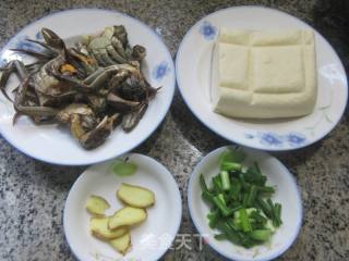 六月黄烧豆腐的做法步骤：1