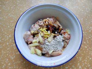土豆蒸鸡腿的做法步骤：3