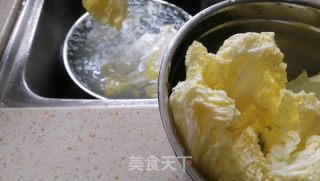 小炒鲜虾娃娃菜的做法步骤：1