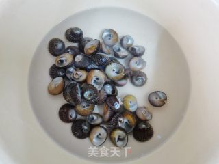 雪菜汁清蒸马蹄螺的做法步骤：1