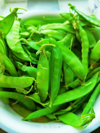 荷兰豆炒肉片的做法步骤：1