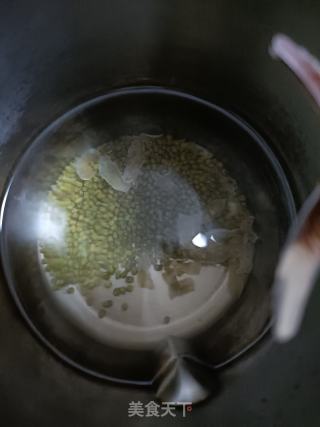绿豆百合羹的做法步骤：2