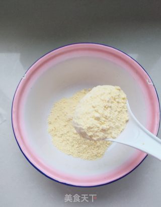 锅贴饼子的做法步骤：1