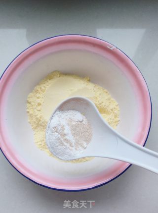 锅贴饼子的做法步骤：2