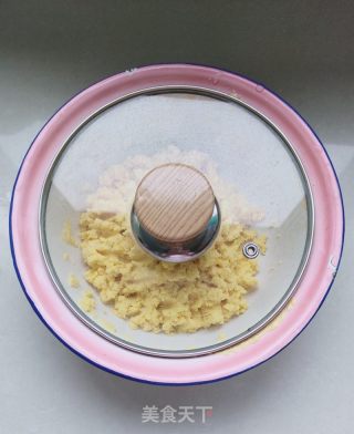 锅贴饼子的做法步骤：5