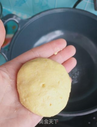 锅贴饼子的做法步骤：7