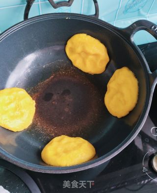 锅贴饼子的做法步骤：10