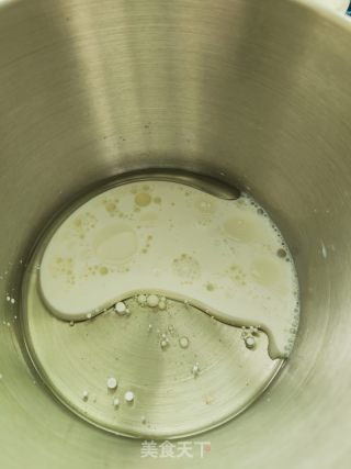 生椰瑞士卷的做法步骤：2