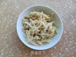 洋葱鸡蛋香菇炒面的做法步骤：6