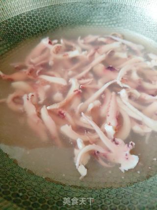 爆炒鱿鱼须的做法步骤：3