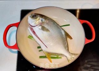红烧金鲳鱼的做法步骤：4