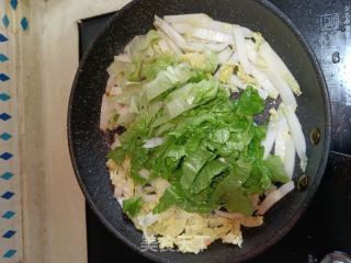 蔬菜炒饭的做法步骤：3