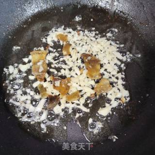 蒜蓉油渣红薯叶的做法步骤：3