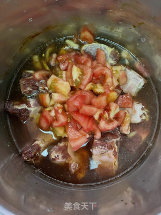 番茄土豆牛排骨的做法步骤：5