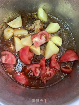 番茄土豆牛排骨的做法步骤：9