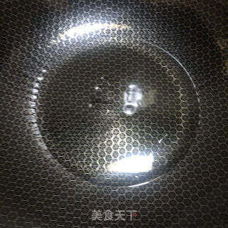 焖比目鱼的做法步骤：4