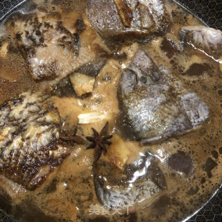 焖比目鱼的做法步骤：6