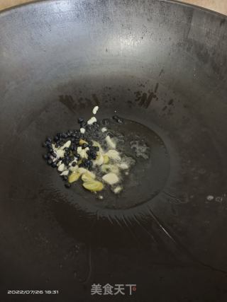 苦瓜炒豆豉的做法步骤：2