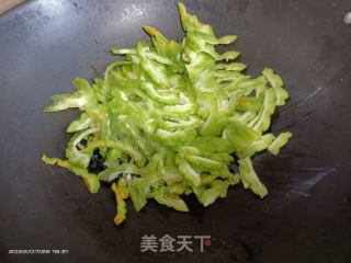 苦瓜炒豆豉的做法步骤：3