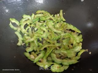 苦瓜炒豆豉的做法步骤：6