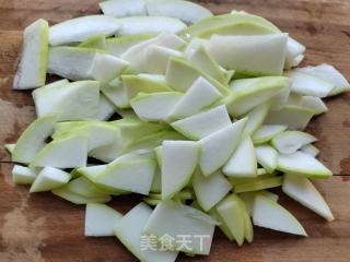 鳞虾海鲜菇烧蒲瓜的做法步骤：2