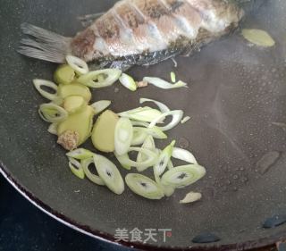 白萝卜鲫鱼汤的做法步骤：8