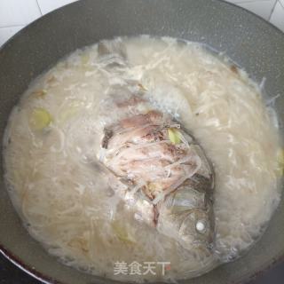 白萝卜鲫鱼汤的做法步骤：12