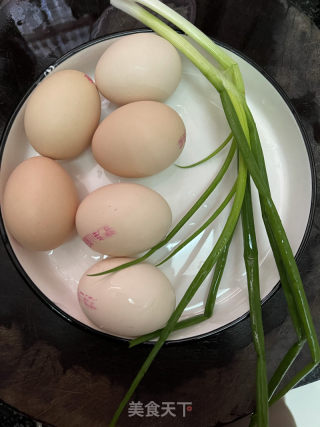 酱汁荷包蛋的做法步骤：1