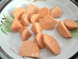 粉蒸肉的做法步骤：1