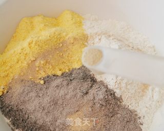 草莓果酱粗粮饼的做法步骤：2