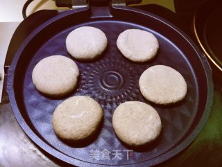 草莓果酱粗粮饼的做法步骤：9