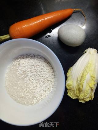 胡萝卜皮蛋瘦肉粥的做法步骤：1